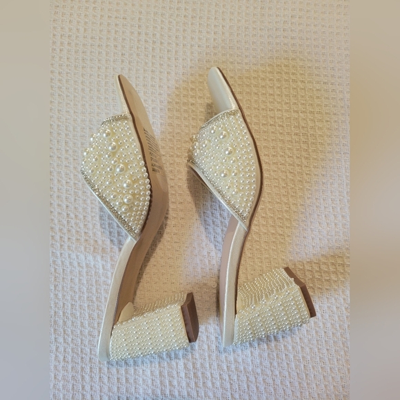 Forever  White Pearl Embellished Women's Heels - Picture 5 of 11